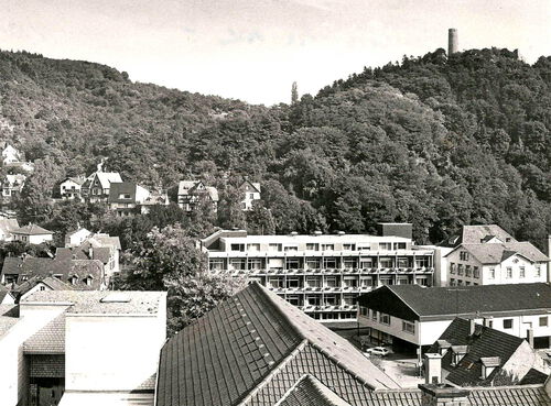 Letzte Erweiterung des Städtischen Krankenhauses in Weinheim mit offener Front nach Westen