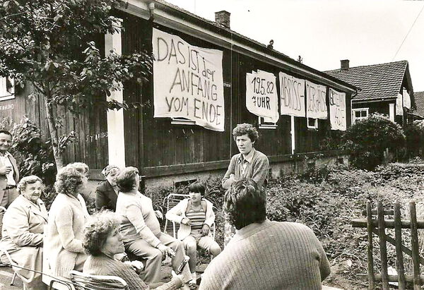 Sitzblockade von Anwohnern im Mai 1982 im Stahlbad. Sitzblockade von Anwohnern im Mai 1982 im Stahlbad.