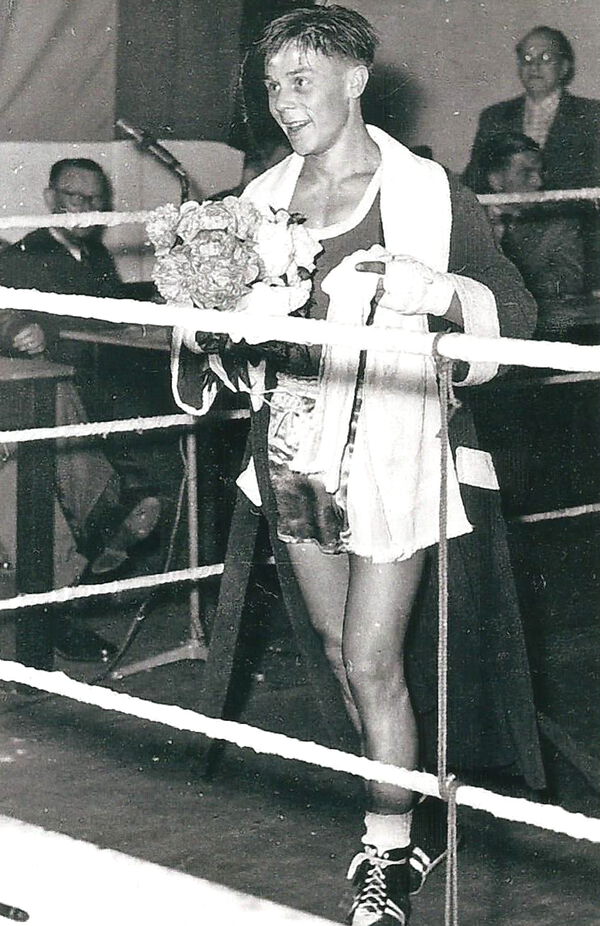 Auslandsstart_02 Blumen für Boxer Edgar Basel
