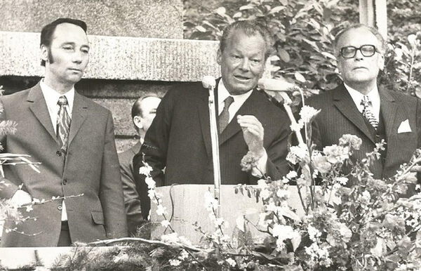 Wolfgang Daffinger mit Willy Brandt und dem baden-württembergischen Innenminister Walter Krause Wolfgang Daffinger mit Willy Brandt und dem baden-württembergischen Innenminister Walter Krause
