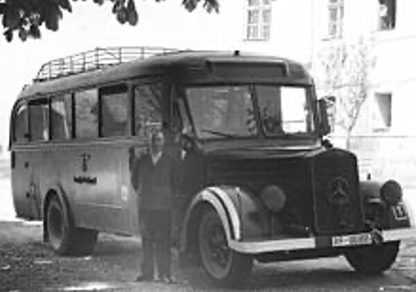 Foto eines der berüchtigten „Grauen Busse”,