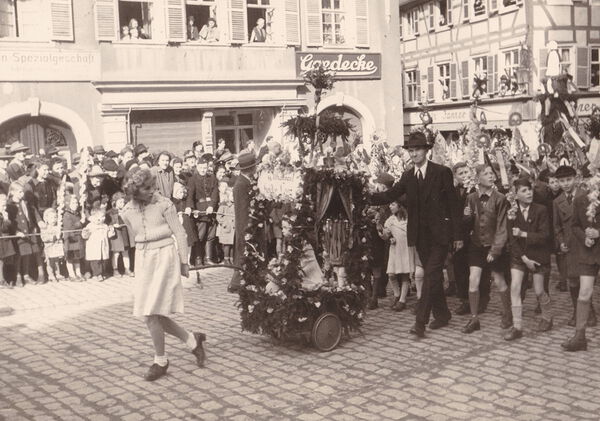 Das „Freidebergs Kärchl” Das „Freidebergs Kärchl” beim Sommertagszug 1946