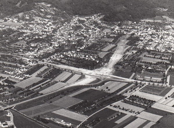 Schleuder_02 Luftbild des Gebiets südlich von Lützelsachsen (1972)