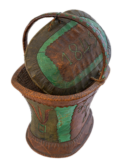 Korb mit Lederdeckel Korb, Lederdeckel, Aufschrift 1949