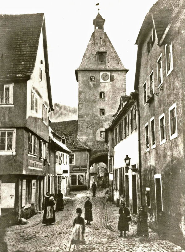 Gaststätten „Zum goldenen Schwanen“ und „Ratskeller“ mit Müllheimer Tor Gaststätten „Zum goldenen Schwanen“ und „Ratskeller“ mit Müllheimer Tor