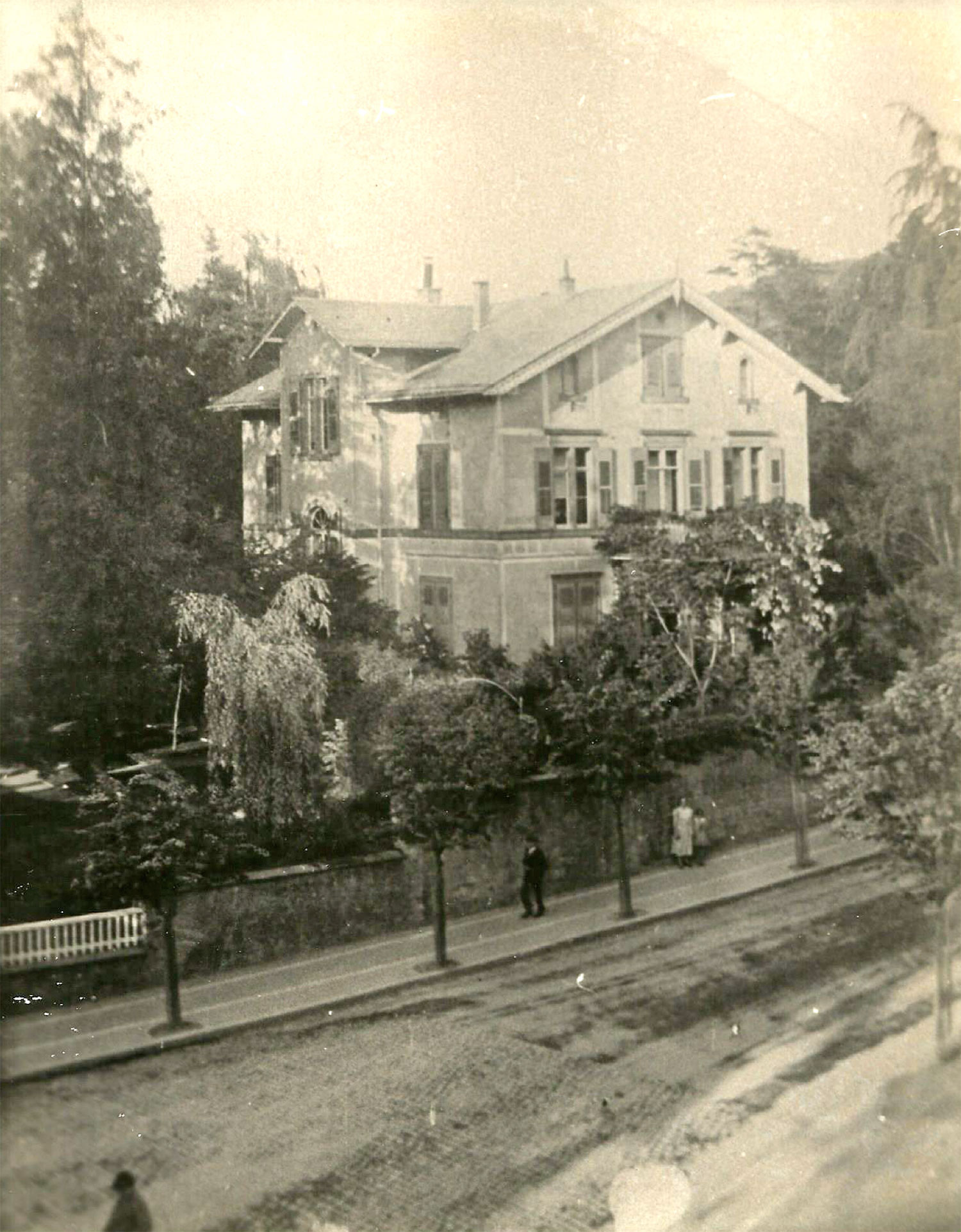 Das gelbe Haus in der Bahnhofstraße.