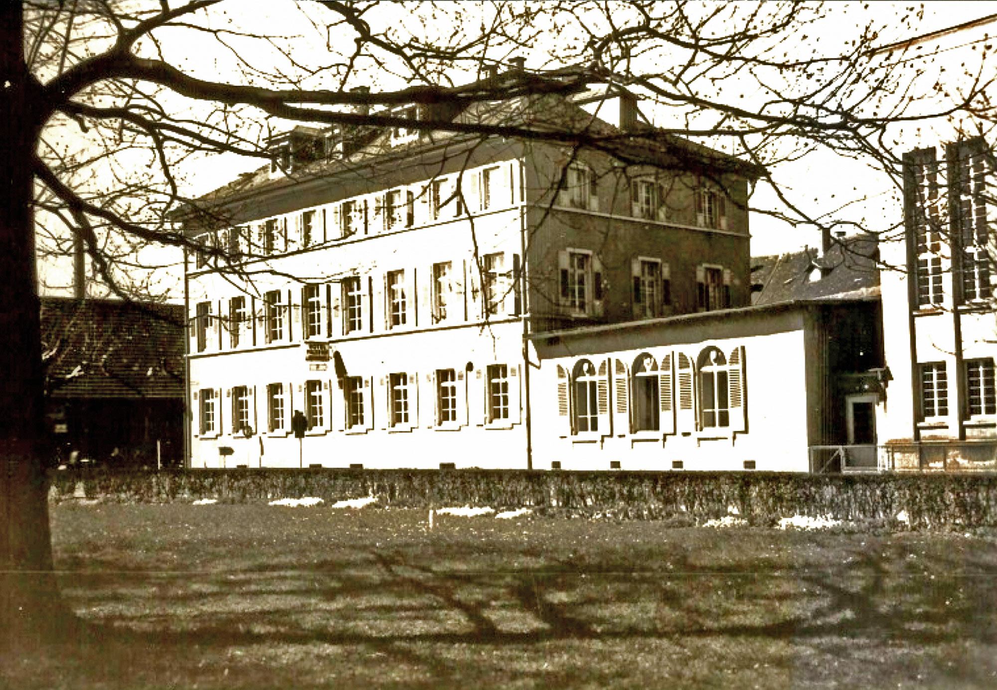 „Pfälzer Hof” mit Festhalle, Vorläuferin der Stadthalle.